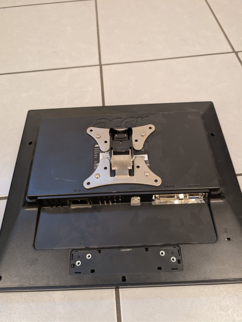 Ecrans: Monitor vga Acer - Samsung – D'occasion à Bellinzona par fan_tc7f 8