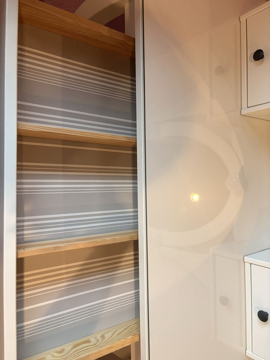 Ikea Coiffeuses: Ikea Schminktisch mit Holzhocker – D'occasion à Spreitenbach par ila_7dfn 3