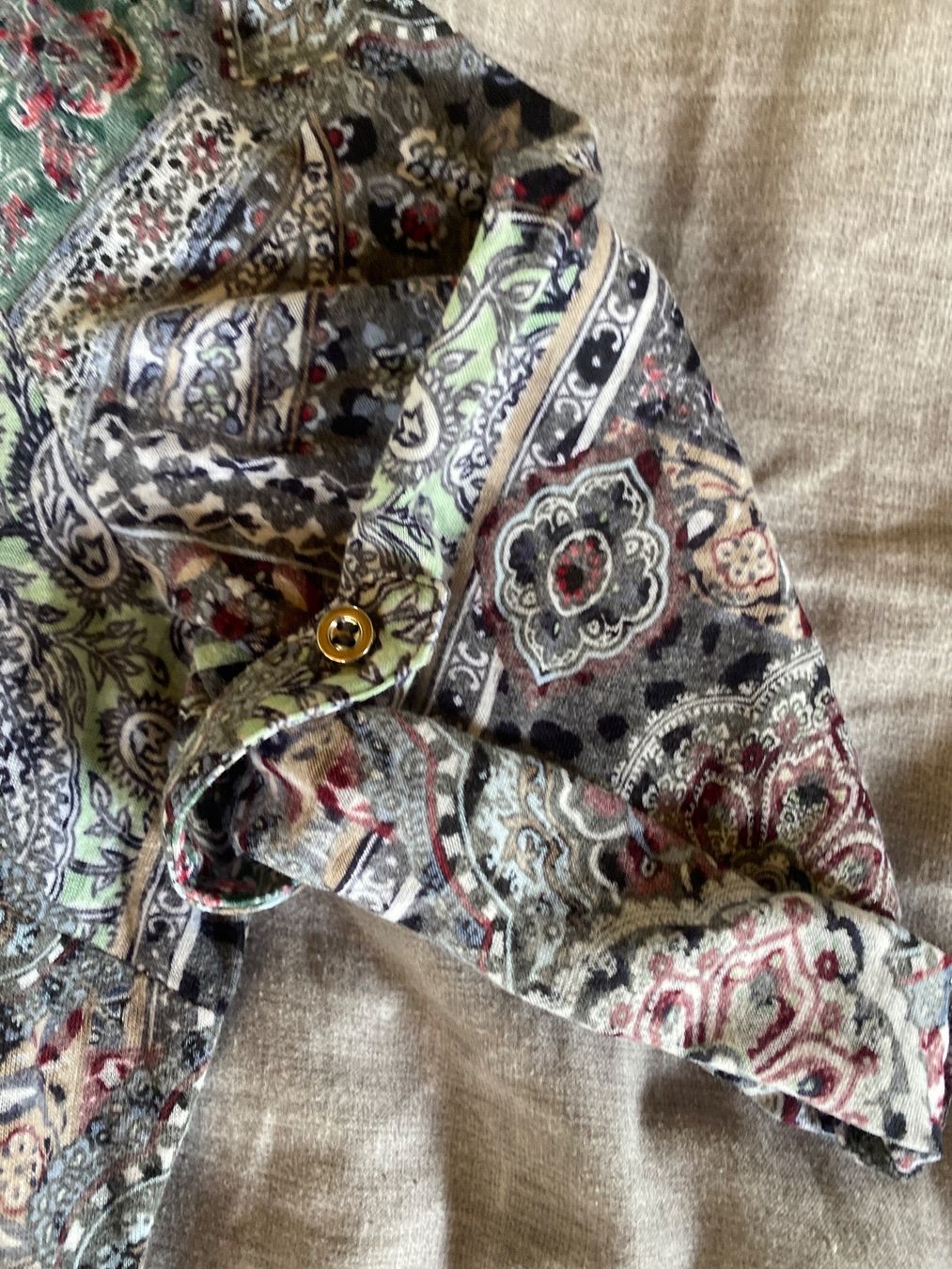 C&A Blusen: CANDA C&A BLUSE/SHIRT Gr.42/44 bunt gemustert – Gebraucht aus Frauenfeld von Boldi46 1