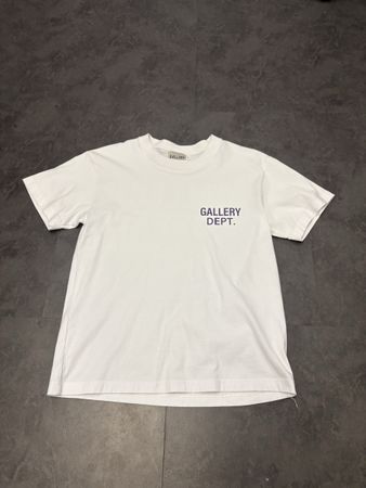 T-Shirt Gallery Dept. weiss bedruckt Grösse M Zustand gut