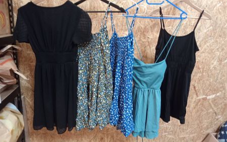 Sommerkleider-Set, 4 Kleider, 36/38  und 1Jumpsuit