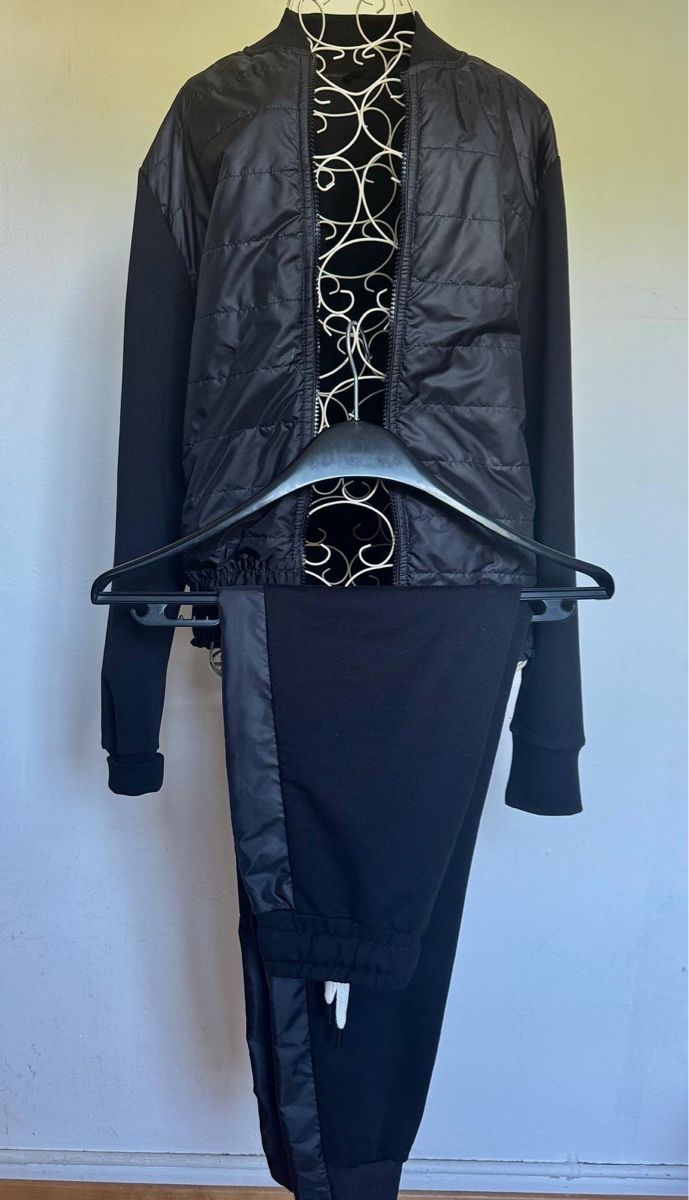Completi & Tailleur: Really nice leisure time costume  - sport - training – Usato da Kilchberg ZH venduto da Suisse500