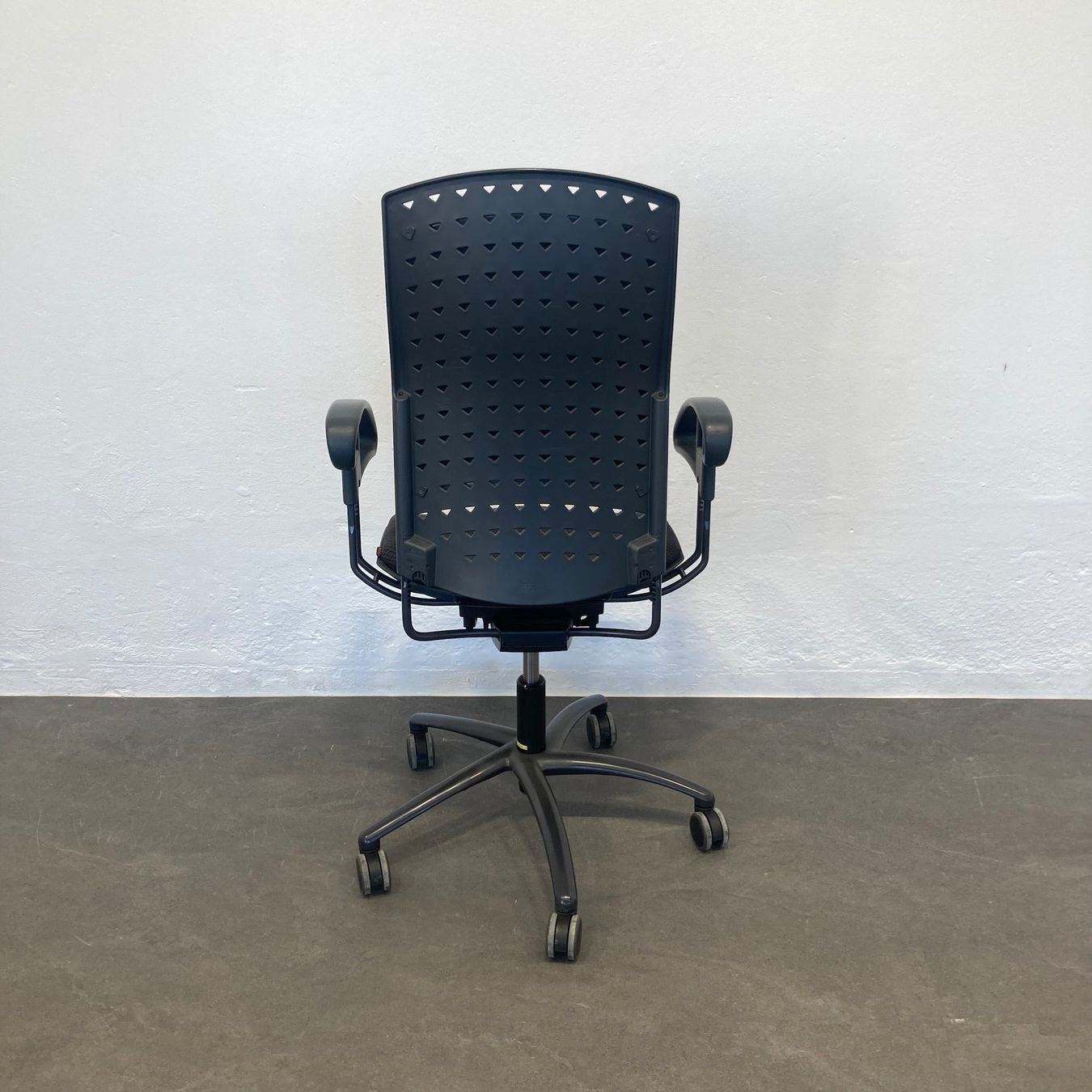 Sitag Sedie: Sitag Reality Bürodrehstuhl anthrazit gemustert – Usato da Schönenwerd venduto da mcofficeshop 4