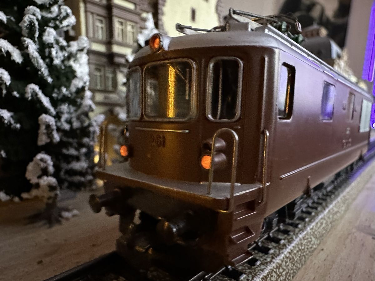Hag Modelleisenbahnen: Hag 180 BLS Re 4/4 – Gebraucht aus Lupsingen von New-Haven