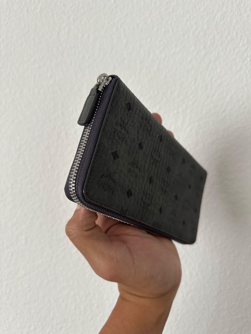 Mcm Portafogli: MCM Limited Edition Geldbörse Grau / Anthrazit – Nuovo (secondo la descrizione) da Zürich venduto da swizzmember 1