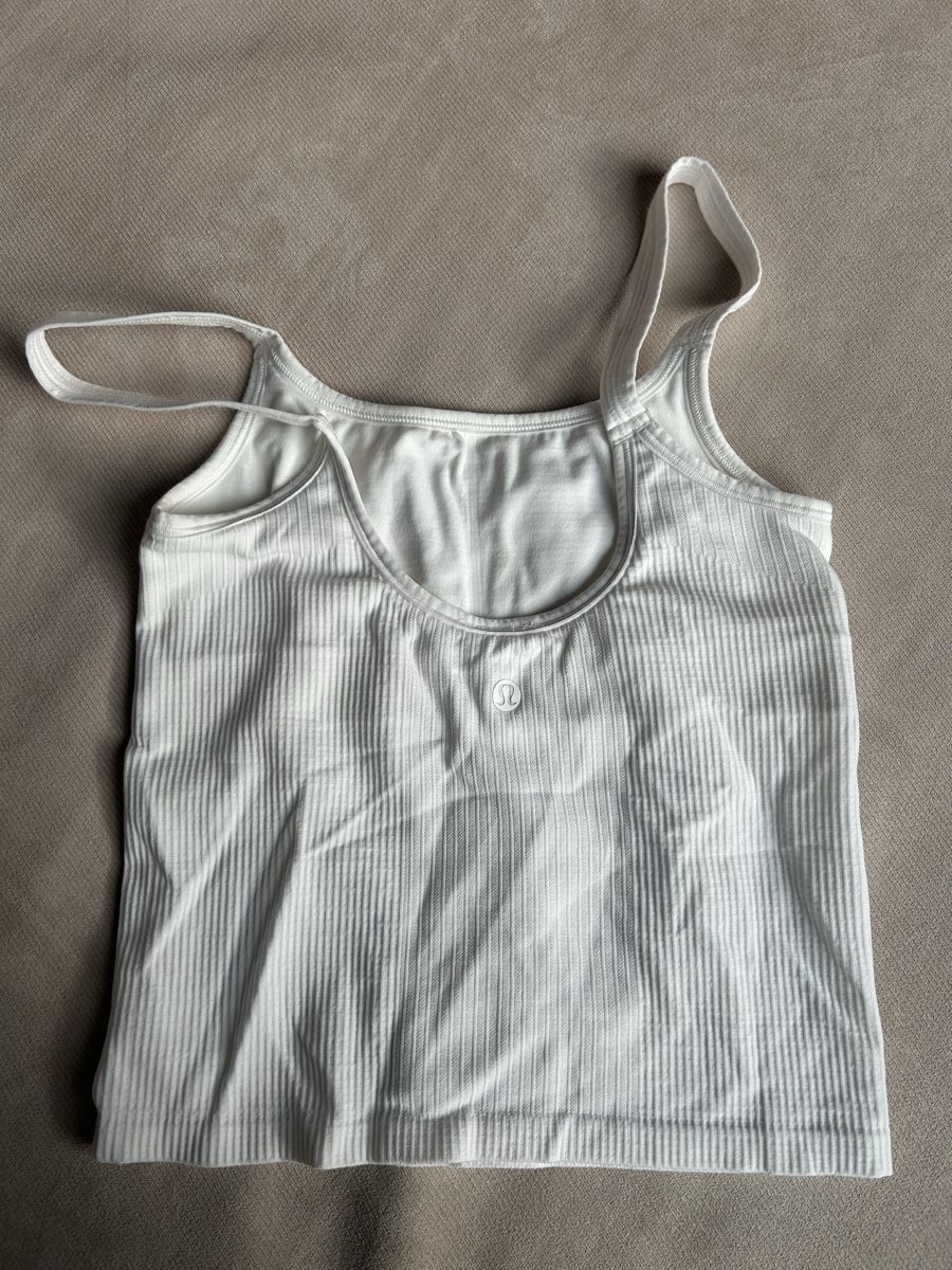 Lululemon Tops: Lululemon top – D'occasion à Herrliberg par sof_rk7l 1
