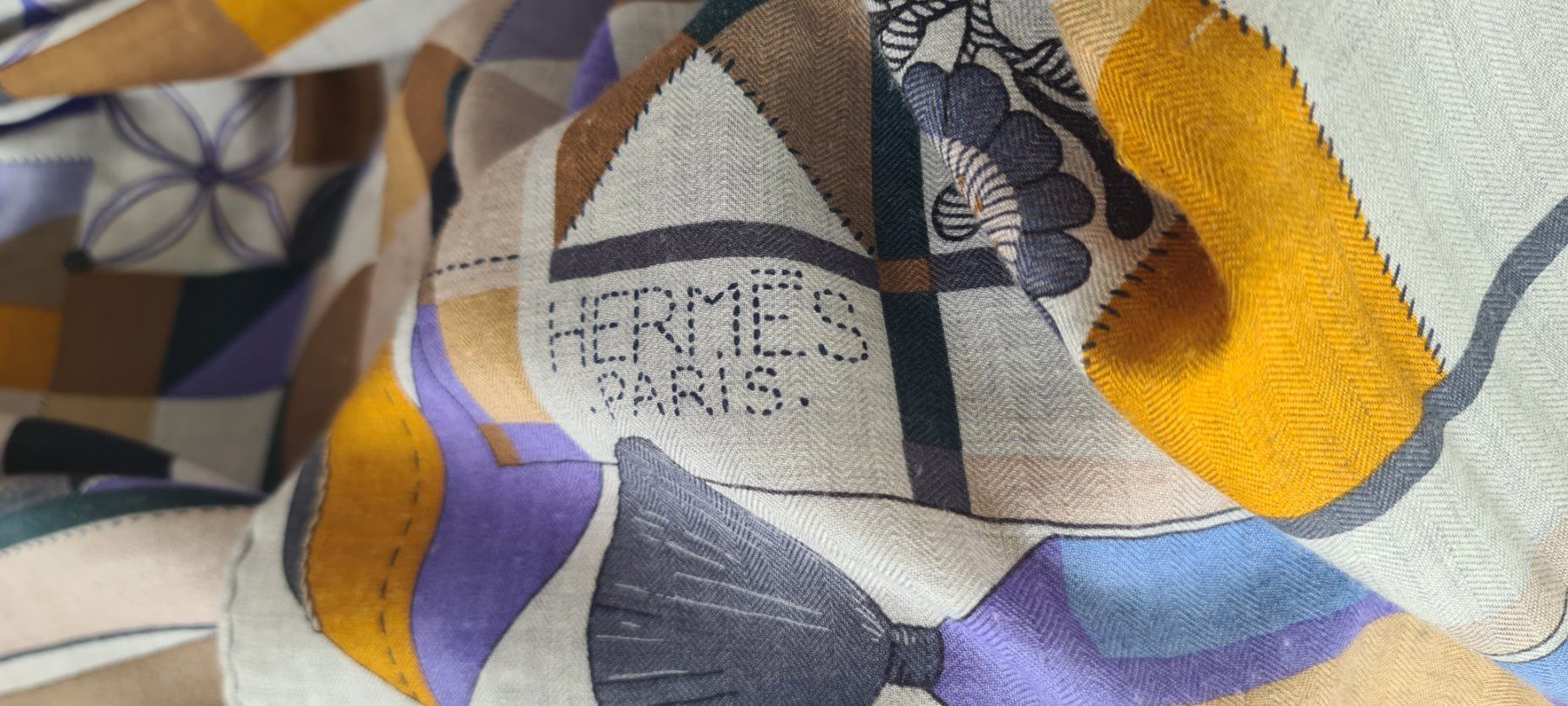 Hermès Foulard & Sciarpe: Hermès Kaschmir/Seide Tuch – Usato da Ostermundigen venduto da louisetcoco13 5