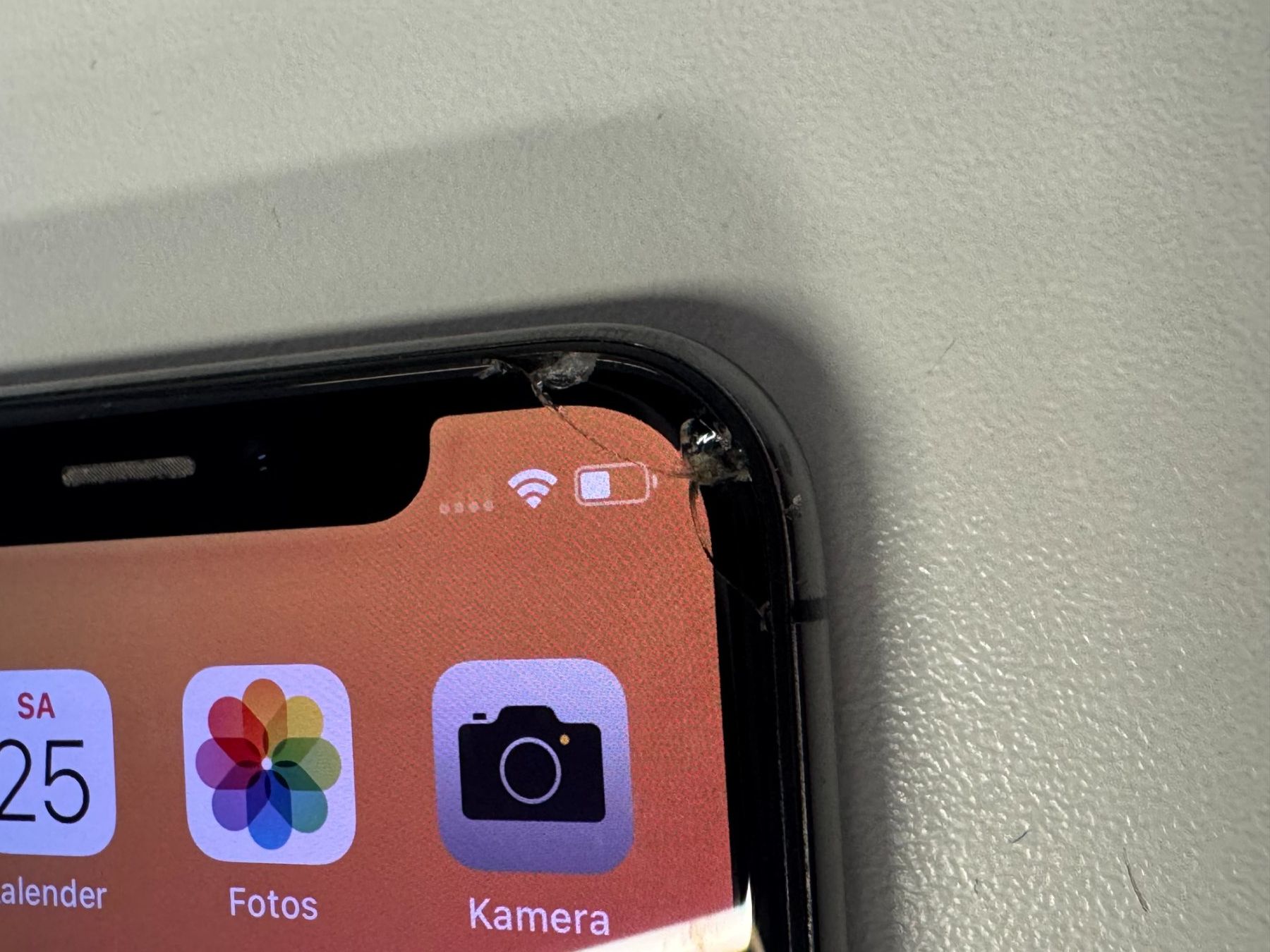 Apple Telefoni cellulari / Smartphones: Apple iPhone X, 64GB – Usato da Hombrechtikon venduto da SPS-Liquidationen 2