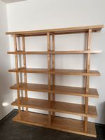 Massives Holzregal