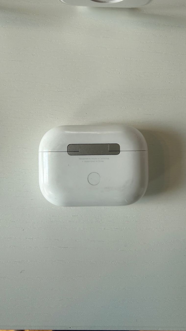 Apple Kopfhörer: Apple AirPods Pro 2 + Ersatzcase & linker Hörer – Gebraucht aus Zürich von ale_5ckb 5
