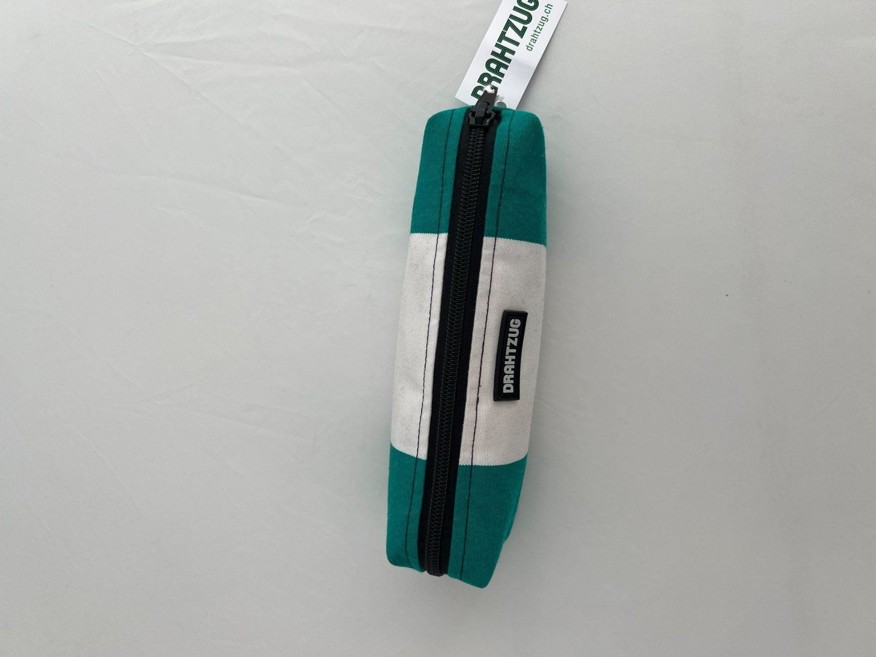Plumiers: Etui mit Reissverschluss – Neuf avec emballage d'origine à Zürich par Drahtzug 2