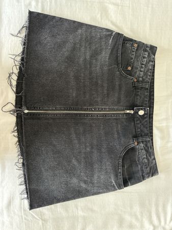 Schwarzer Jeansrock mit Reissverschluss