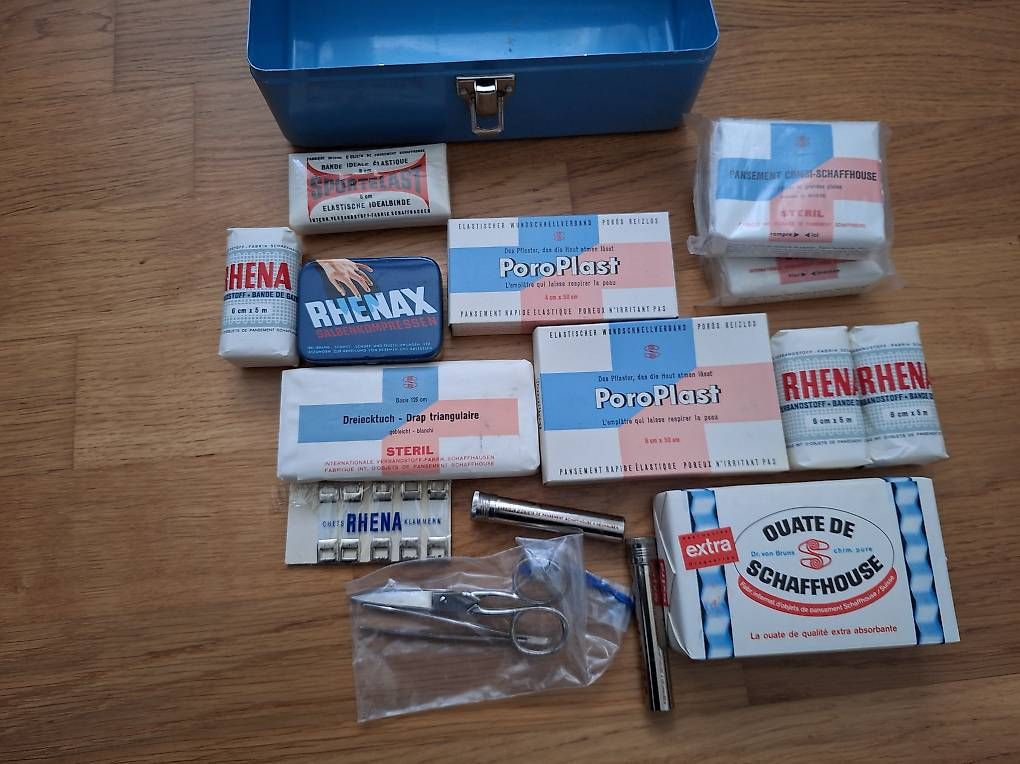 Kit di pronto soccorso: Antike Auto-Apotheke – Usato da Aadorf venduto da Yvonne58 1