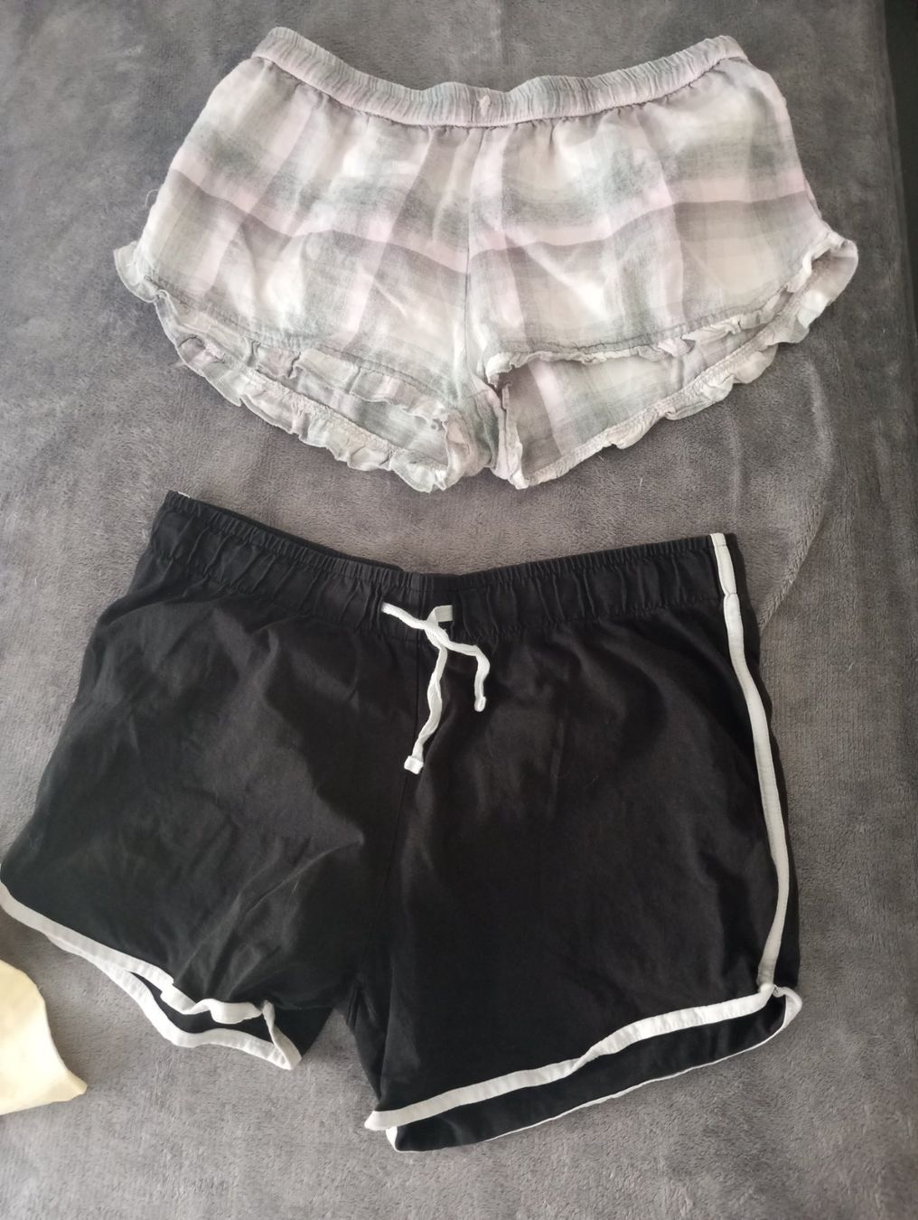 Kleiderpakete & -sets: T-Shirt & Shorts/kurze Hose – Gebraucht aus Amriswil von cbe_cr6q 1