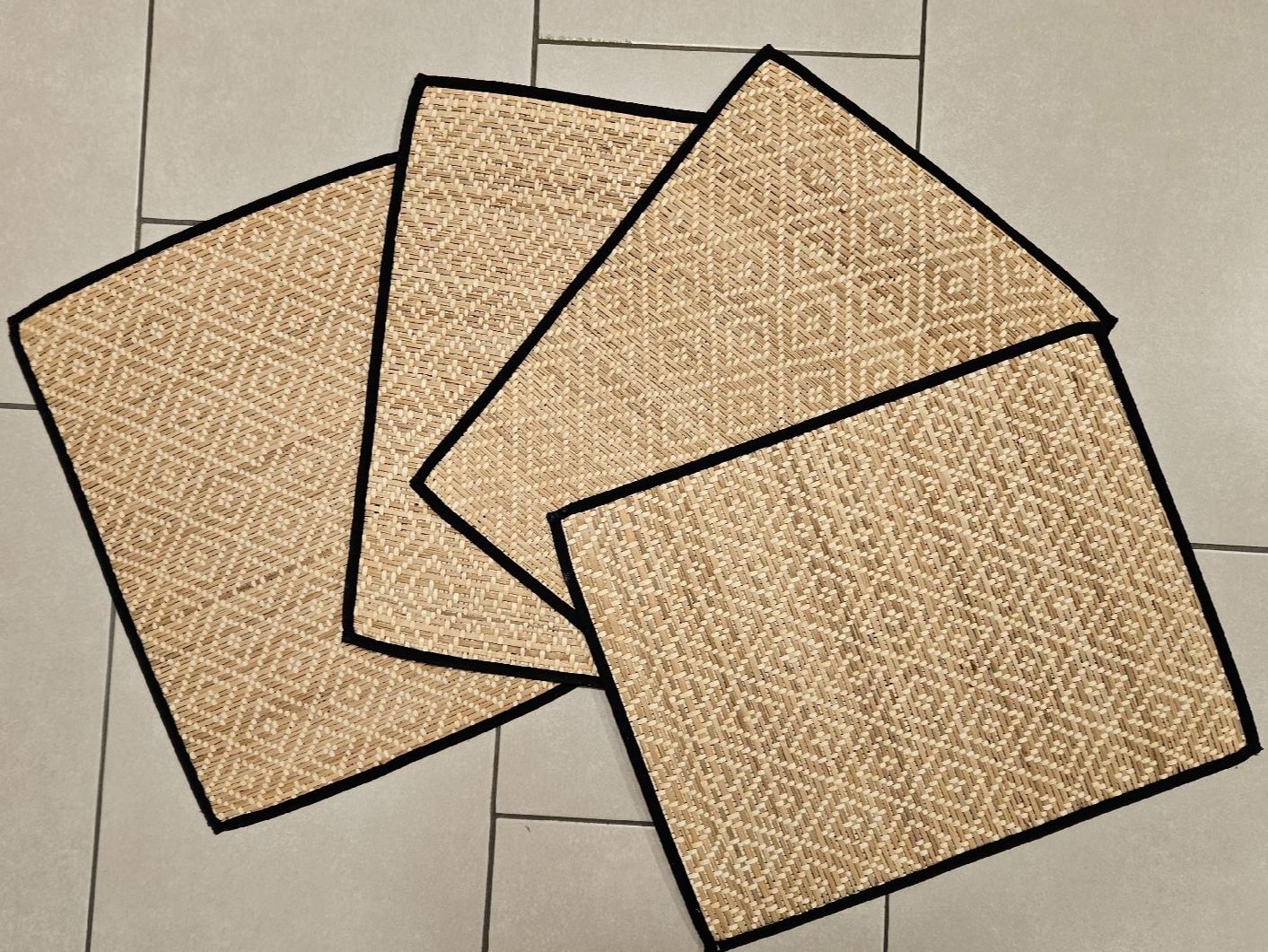Set di tavolo e panche: 4er Set Tischset 36x46 cm – Usato da Schaan venduto da car_wrv2