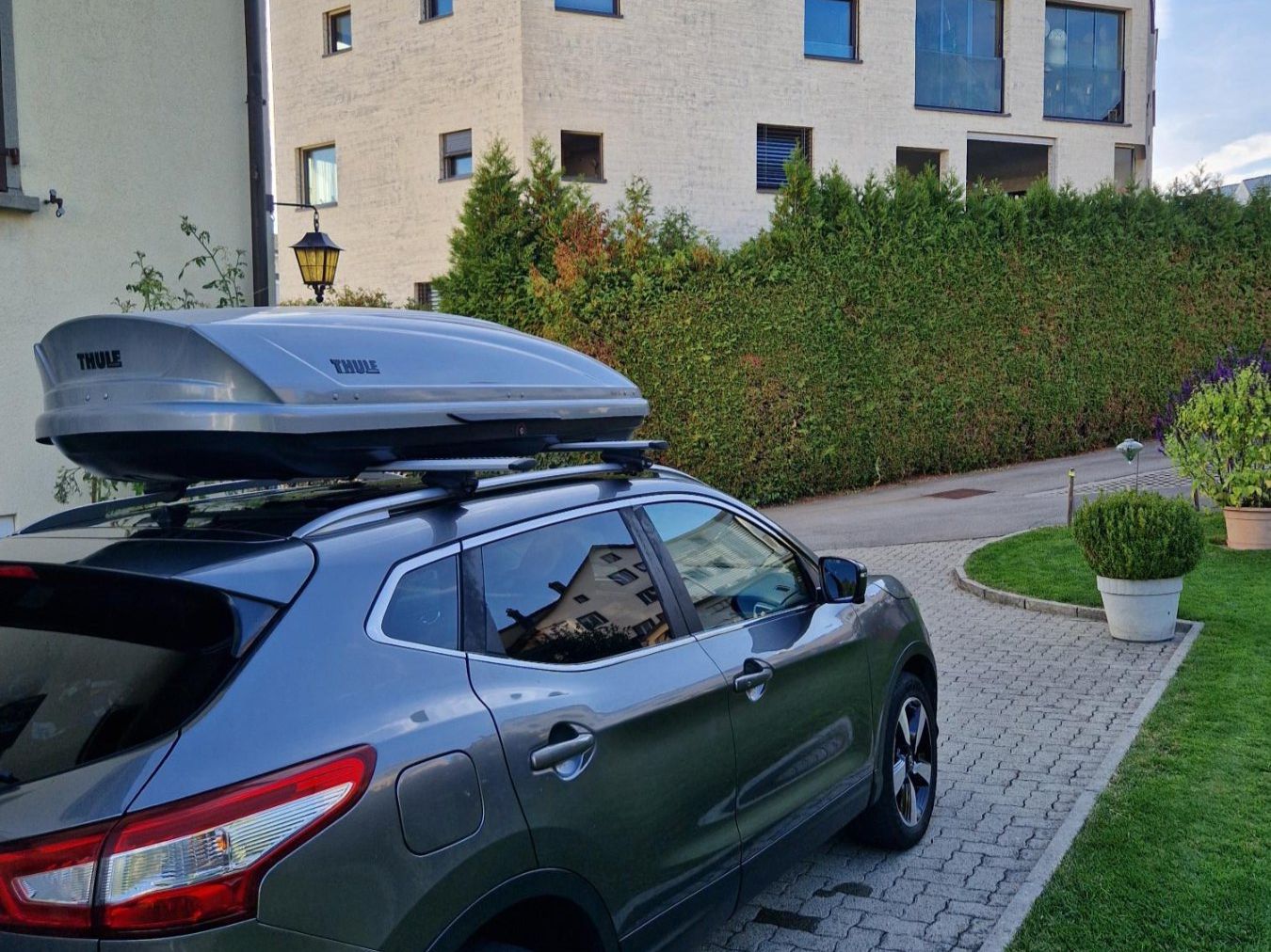 Thule Box da tetto: Dachbox Thule inkl Träger – Usato da Richterswil venduto da Sifon 4