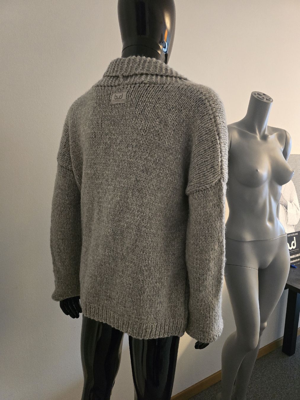 Maglioni & Felpe: handgemachte wollen pullover cardigan große L – Nuovo e nell'imballaggio originale da Zürich venduto da joa_26k8 4