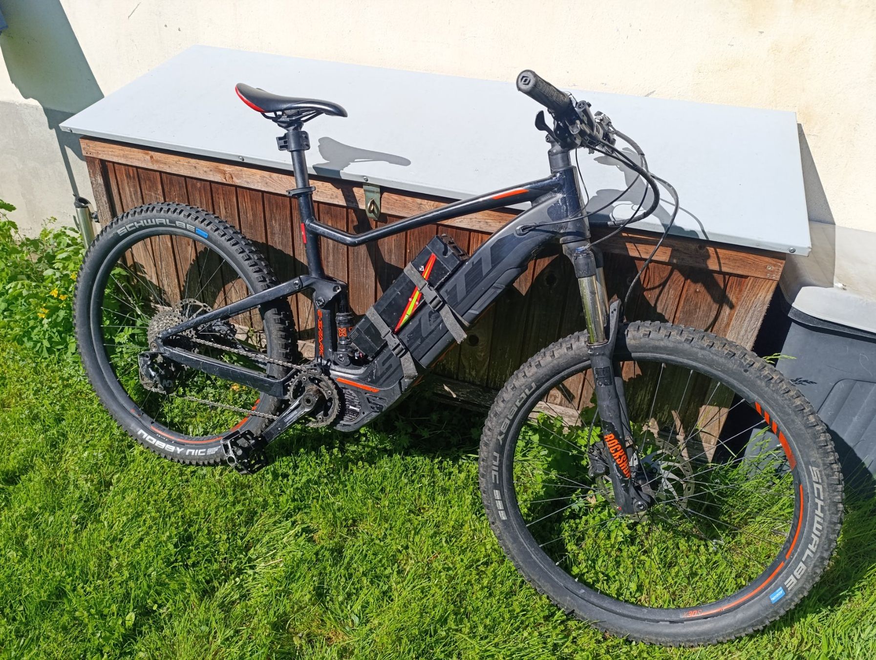 Scott Biciclette: VTT électrique Scott E-Spark, moteur changé et 2ème batterie – Usato da Dombresson venduto da poutchky