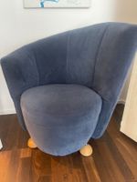 Edler Samt Sessel in Dunkelblau mit Holzfüssen, Top!