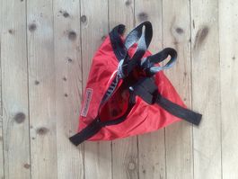 Was ist in dieser originellen Tasche versorgt?