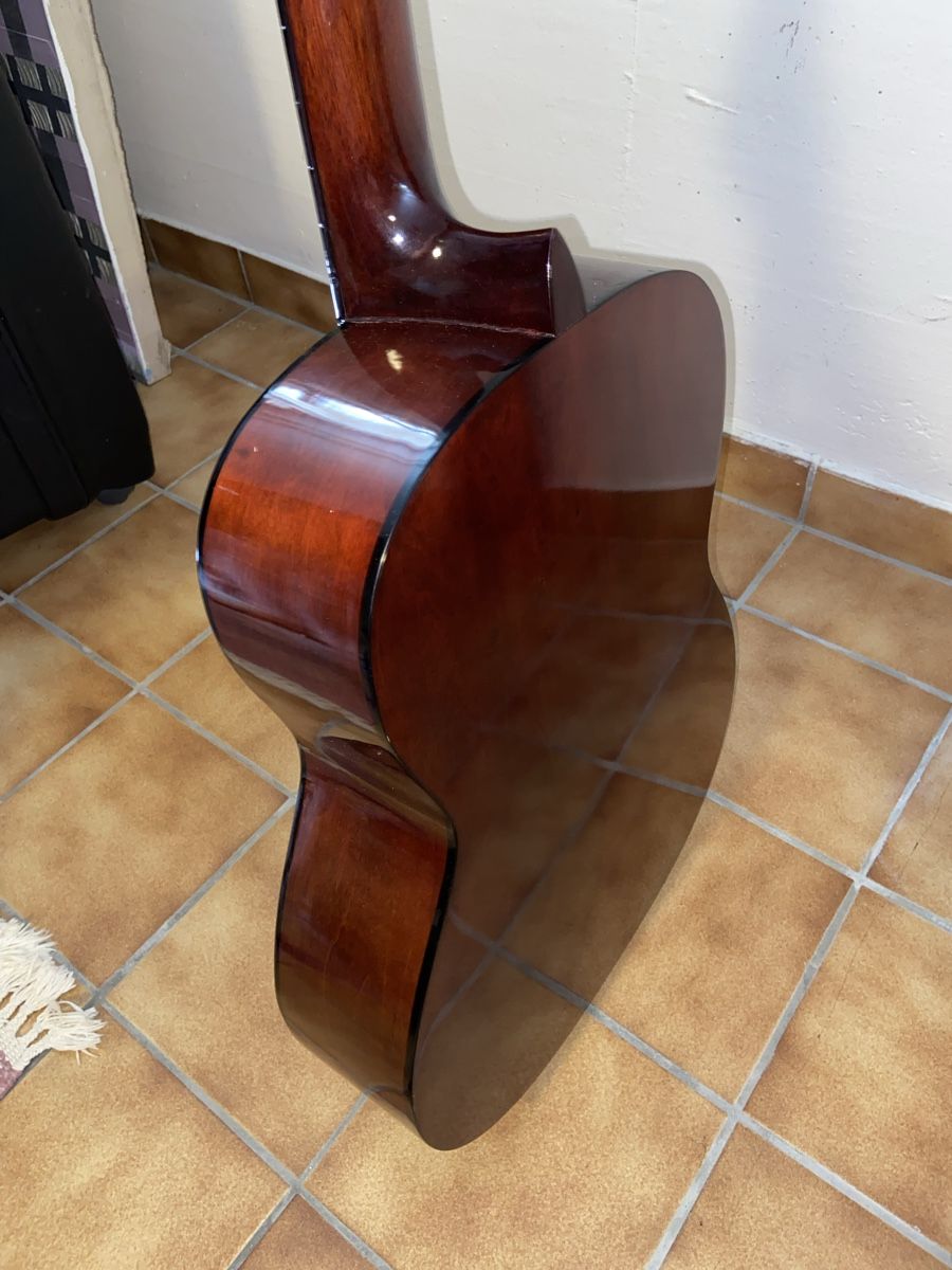 Instruments de musique: Guitare et housse  – D'occasion à Mont-sur-Lausanne par lau_2775 4