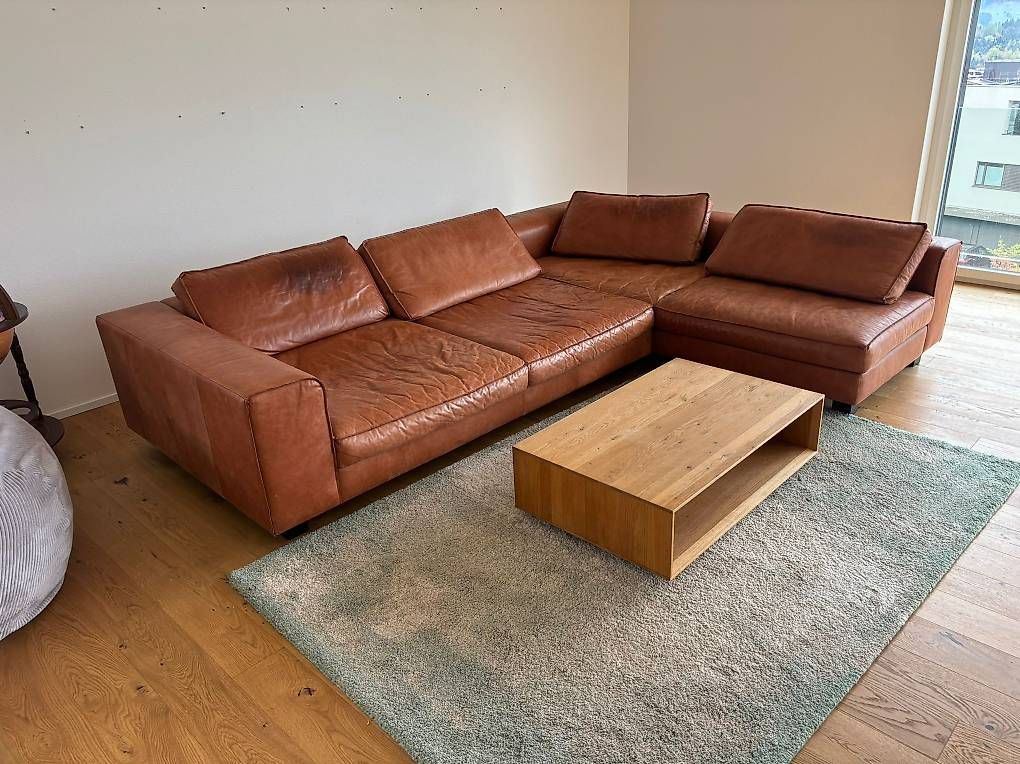 Divani: Designer Ledercouch hellbraun mit Kissen – Usato da Egolzwil venduto da zerocoolD 1