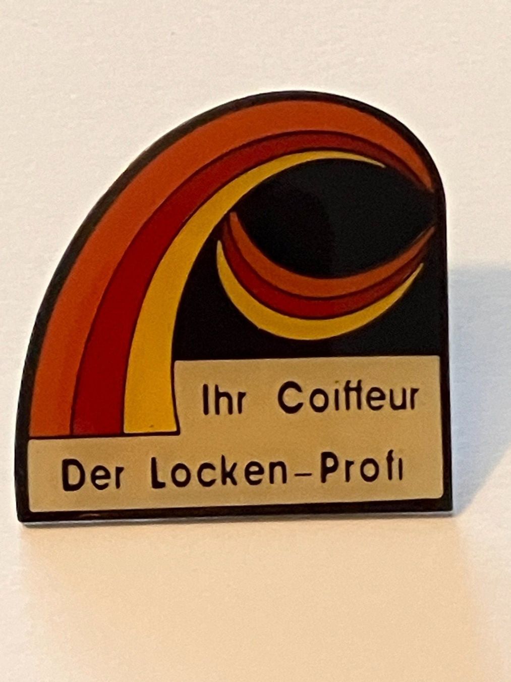 Placchette & Badge: 1 Pin Coiffeur - Locken Profi – Usato da Basel venduto da djwwpp