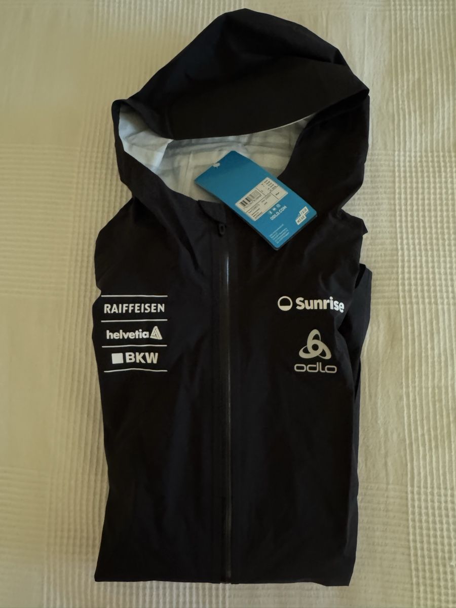 Odlo Giacche: Odlo Regenjacke NEU Grösse L – Nuovo (secondo la descrizione) da Trélex venduto da stripedthrift