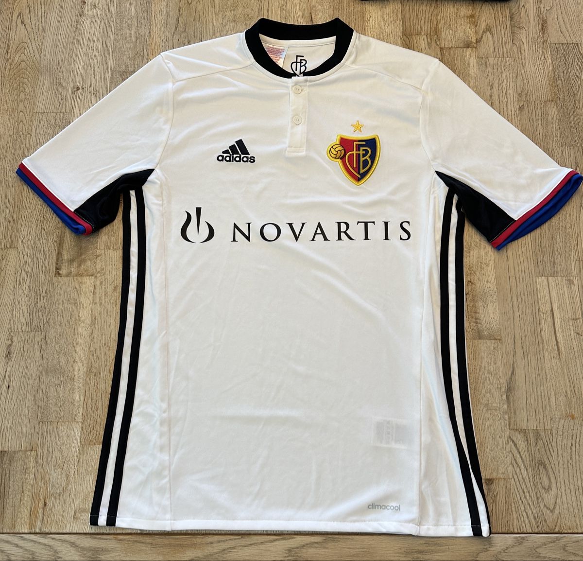 FC Basel Canottiere & Pantaloni: Fc Basel Trikot, Grösse 176 (S) – Usato da Gelterkinden venduto da basilbaet.