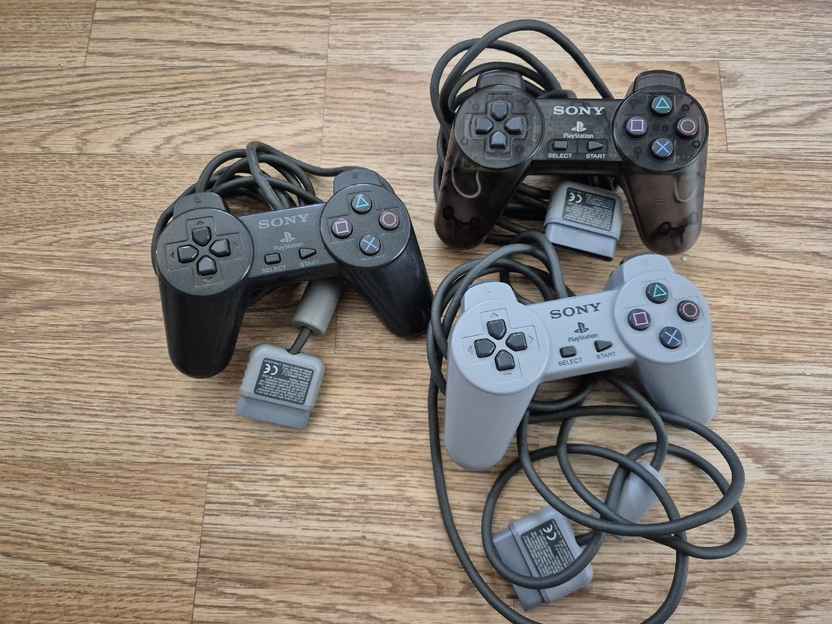 Sony Controller: 3 Sony PlayStation Controller Set gebraucht – Usato da Gümligen venduto da kurt2591989