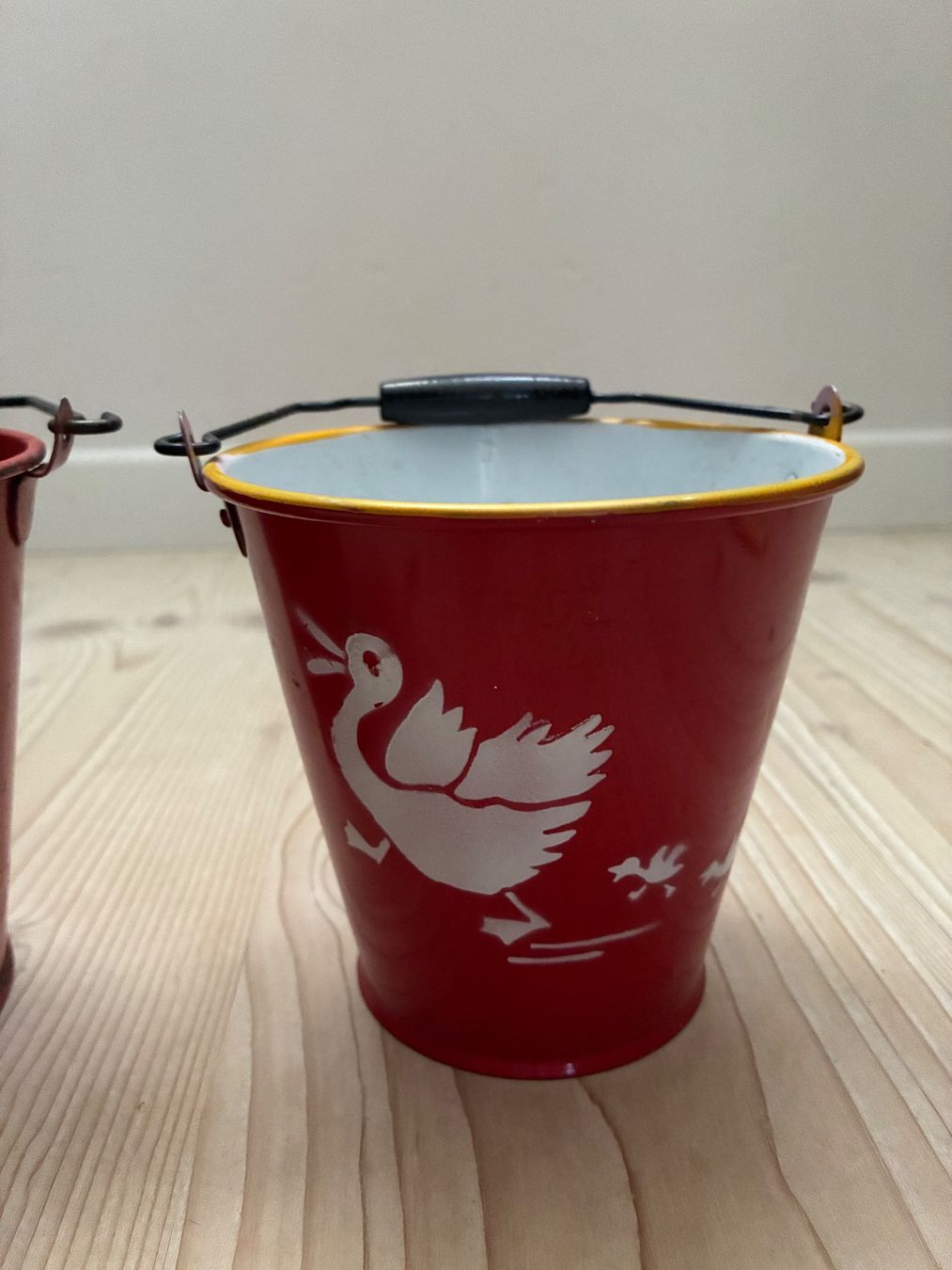 Jouets: 2 alte Eimer Kinderspielzeug – D'occasion à Steffisburg par Reitschel5 2