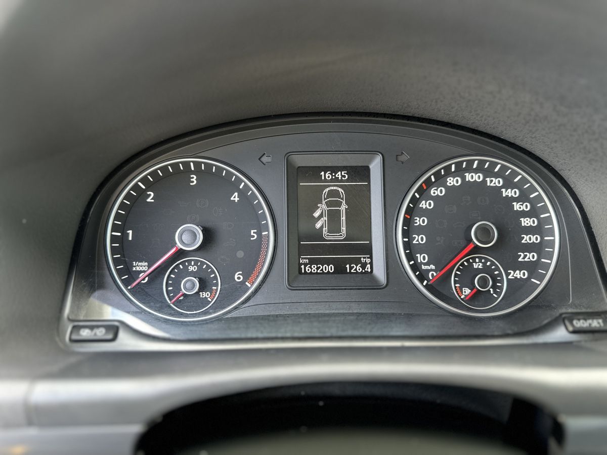 VW Automobili: VW Touran 2.0 Tdi frisch ab MFK – Usato da Fällanden venduto da May-bach 4