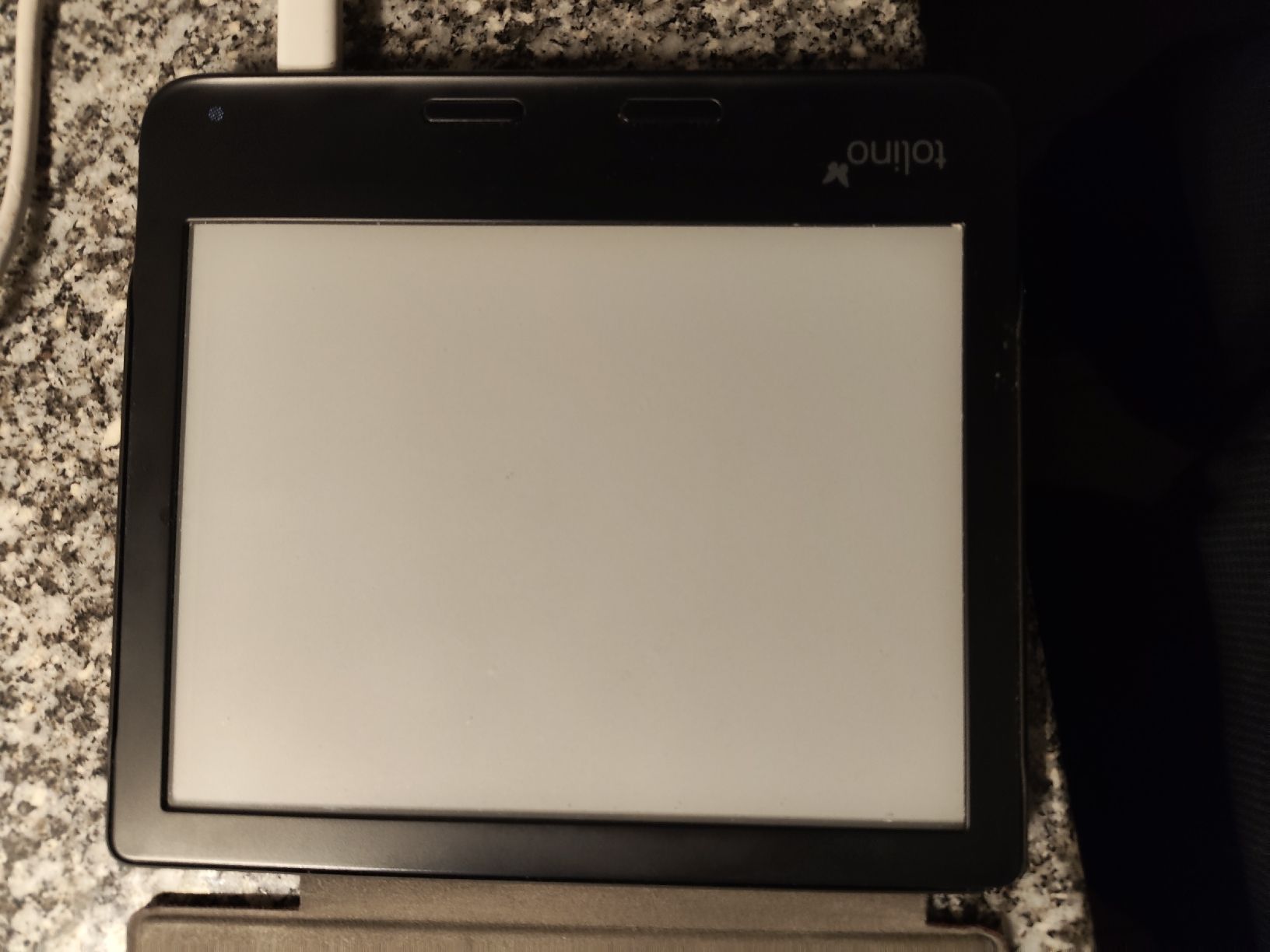 Tolino Covers & Schutzfolien: E-Reader Tolino schwarz mit roter Schutzhülle – Gebraucht aus Niederglatt SG von bella2022 2