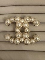 Chanel Brosche mit Perlen, Modeschmuck, Top Zustand!