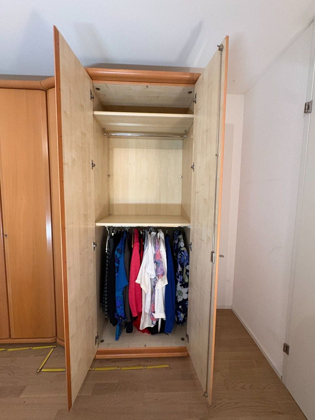 Armadi: Kleiderschrank, 5-türig, Holz, hell – Usato da Meilen venduto da Case1 3