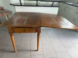 Antiker Ausziehtisch / Tisch, Holz, mit Schublade! (51)