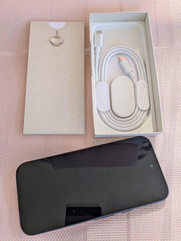 Google Portables: Google Pixel 9a – Neuf avec emballage d'origine à Wädenswil par Roebi99 1