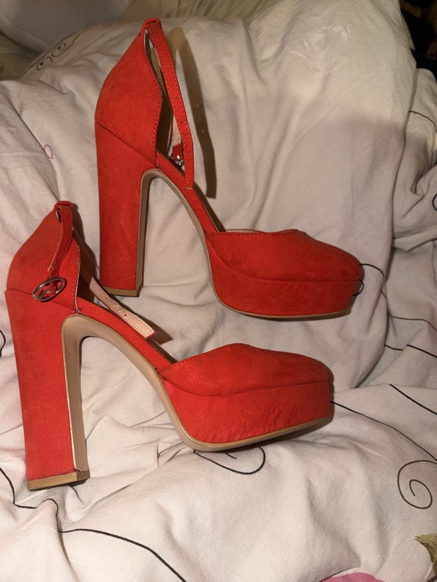 Scarpe da donna: Rote Absatzschuhe Grösse 38 – Usato da Ennenda venduto da Gizzy_99 1