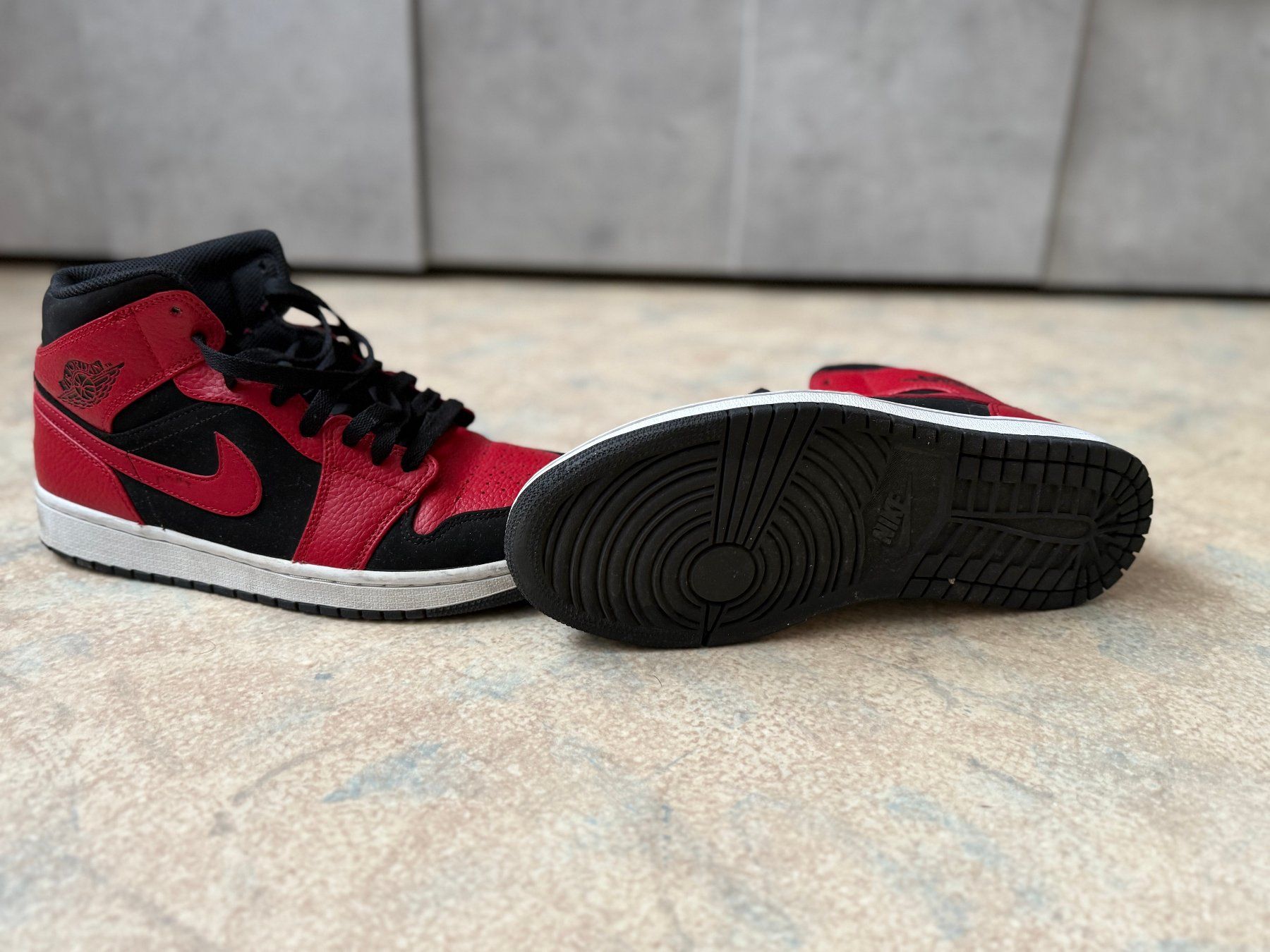 Jordan Herrenschuhe: Jordan nike Mid 1 Reverse Bred – Gebraucht aus Bellinzona von Pucciaredda 2