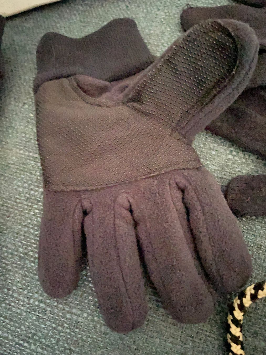Guanti: 2 Handschuhe Grösse 134-152 – Usato da Uzwil venduto da justitia8 1