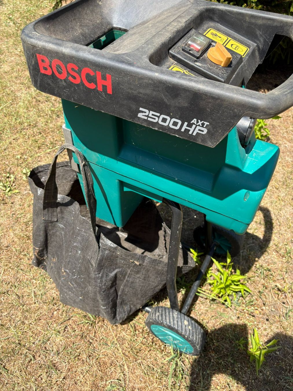 Bosch Déchiqueteuse: Häcksler – D'occasion à Châtillon FR par chilipepper01 1