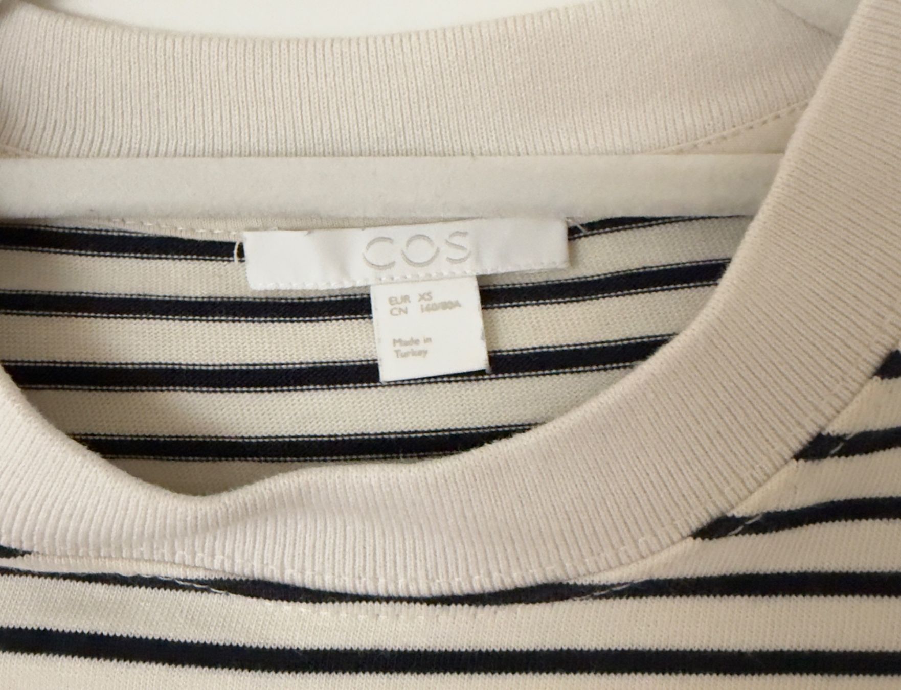 Cos T-shirt: COS T-SHIRT – Usato da Zürich venduto da JessGar 2