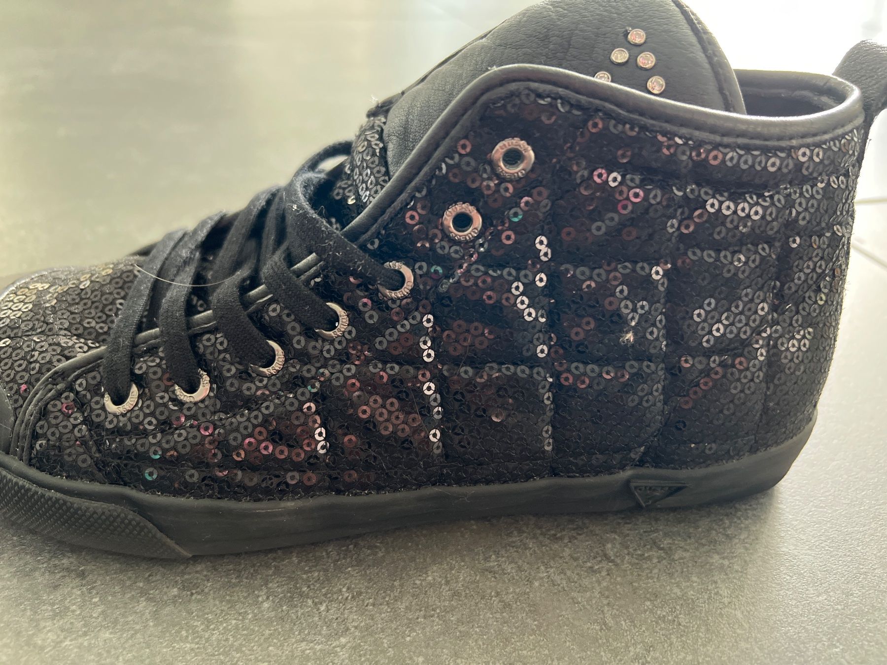 Guess Scarpe da donna: Neuwertige Guess Schuhe – Usato da Steffisburg venduto da Christina1281 2