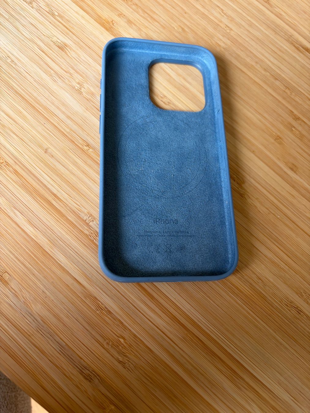 Apple Cover & Protezioni schermo: Apple iPhone 15 Pro Silikonhülle MagSafe - Blaue Lederopt... – Nuovo e nell'imballaggio originale da Unterengstringen venduto da Digitechi 2
