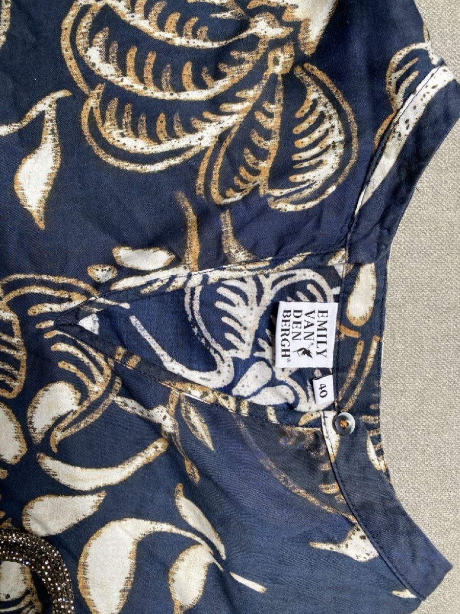 Emily van den Bergh Camicette: Emily Van Den Bergh Bluse  Gr 40 Blaugold Blätterprint  – Usato da Homberg b. Thun venduto da Homata 3