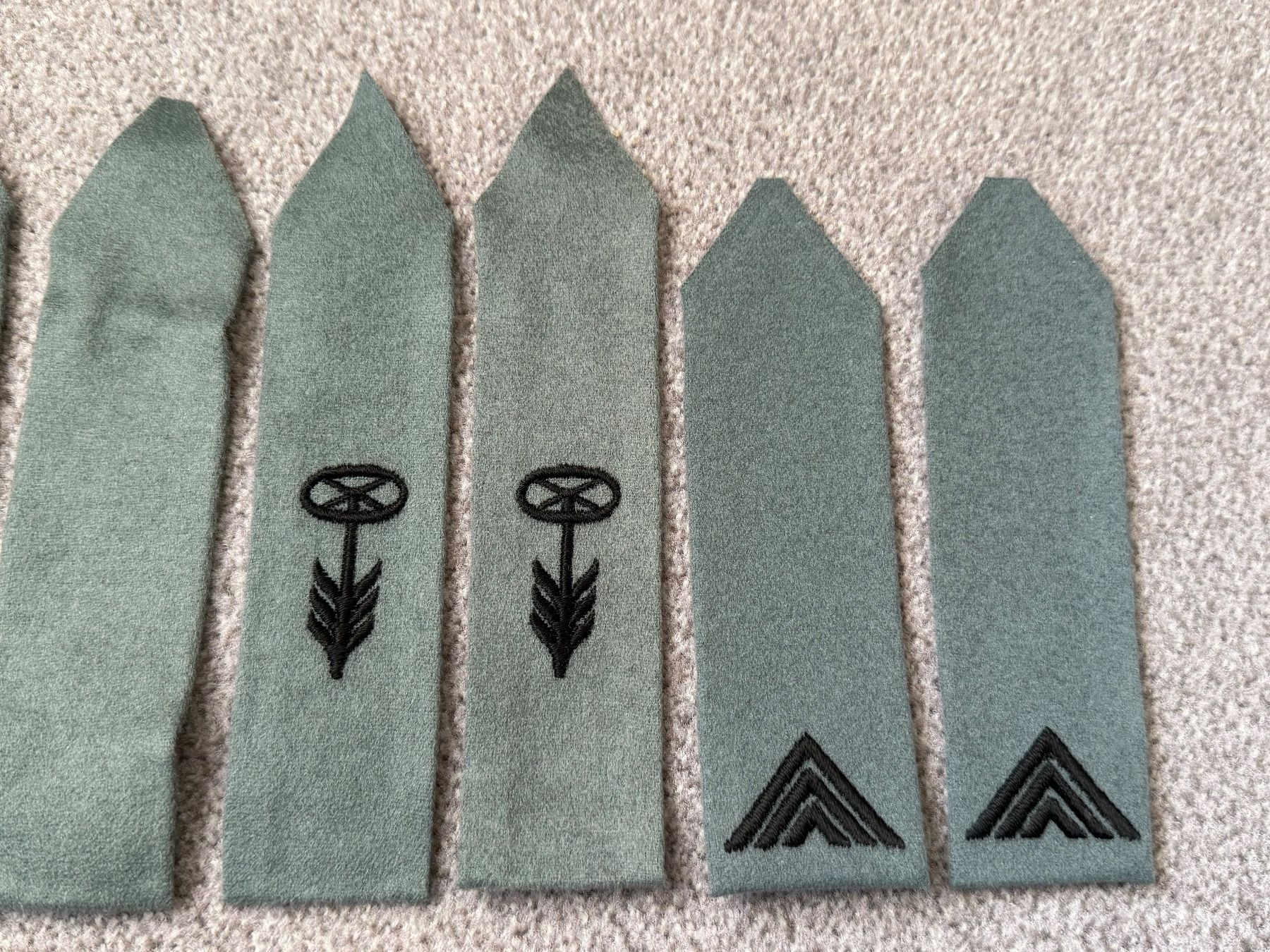 Schweizer Armee Plaketten & Abzeichen: 8 Ärmelpatten Feldpost - Schweizer Armee – Gebraucht aus Brütten von Hst1 2