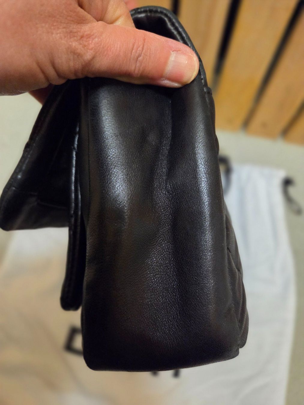 DKNY Taschen für Damen: DKNY Lederhandtasche mit Portemonnaie – Gebraucht aus Emmen von GrabandGo 5