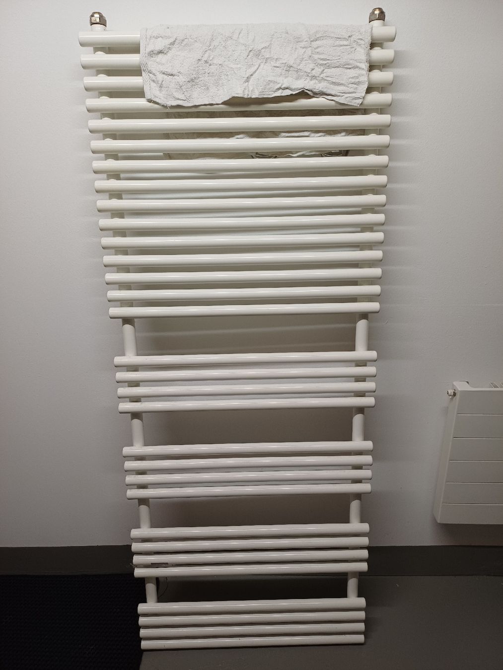 Portasciugamani: Handtuch Radiator – Usato da Aetingen venduto da aendu-xjr