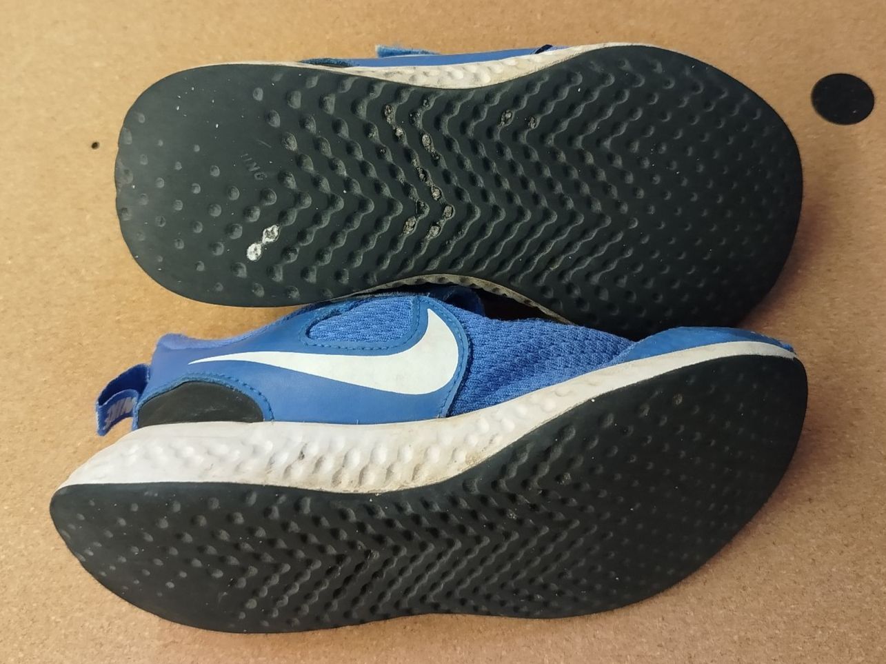 Nike Scarpe per ragazzi: Nike Revolution 5 Kinderschuhe, Grösse 29.5 – Usato da Oberhofen am Thunersee venduto da jojozurich 2
