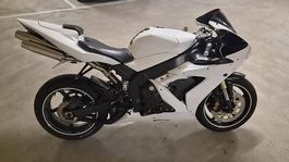Yamaha r1....